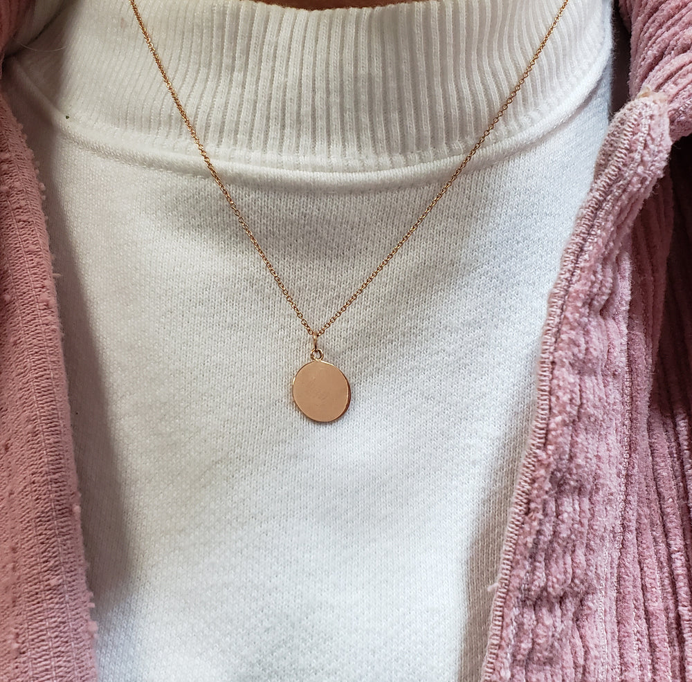 Round Gold Pendant Necklace (Engrave-able)